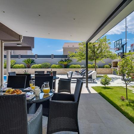 Luxury Villa Lucas With Heated Pool, Whirlpool, Sauna, 14 Pax Подстрана Екстер'єр фото