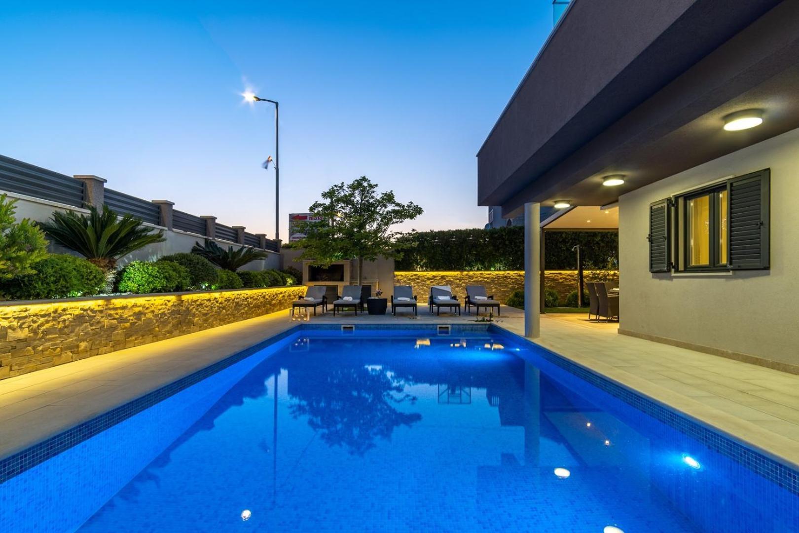 Luxury Villa Lucas With Heated Pool, Whirlpool, Sauna, 14 Pax Подстрана Екстер'єр фото
