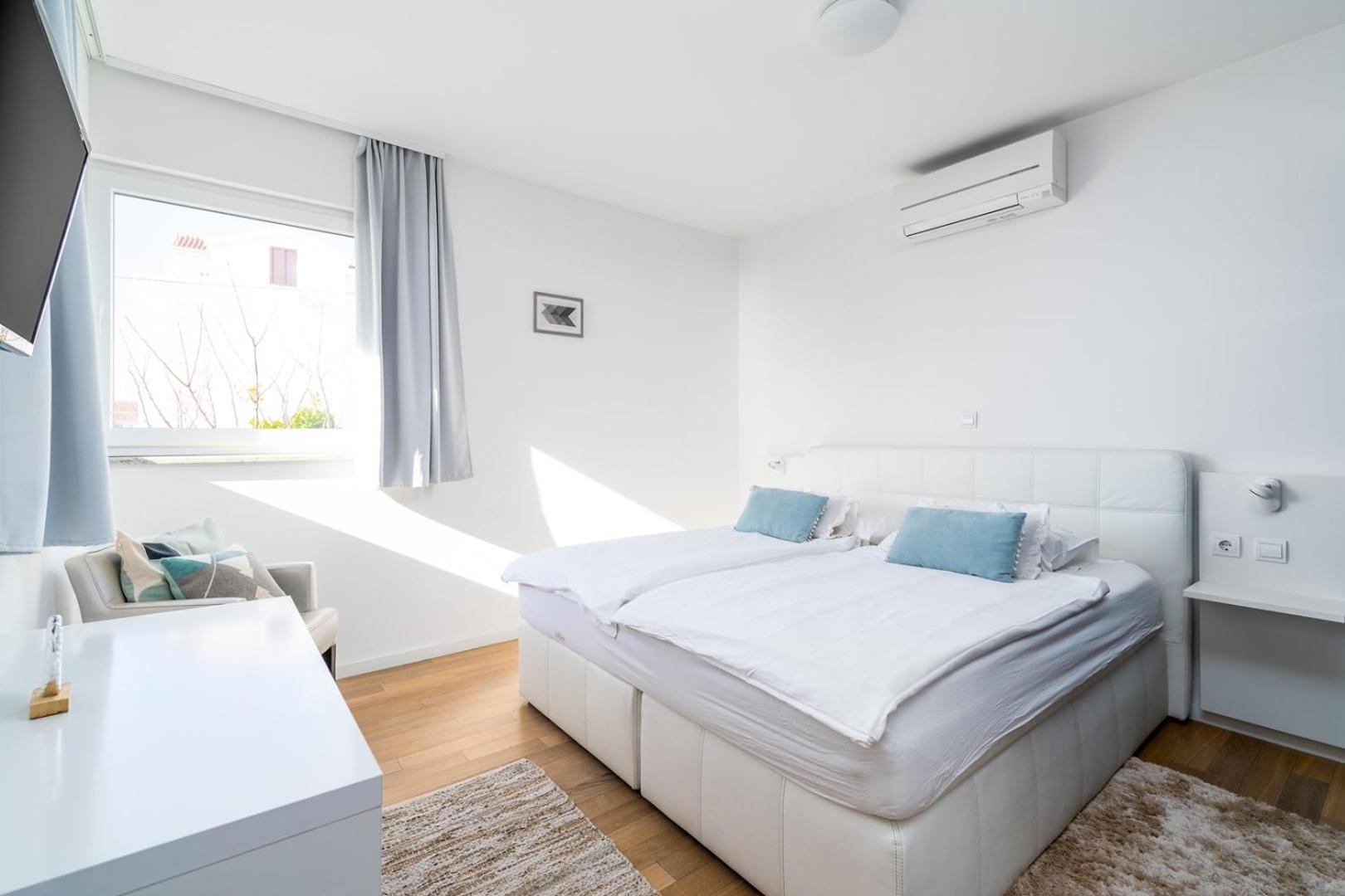 Luxury Villa Lucas With Heated Pool, Whirlpool, Sauna, 14 Pax Подстрана Екстер'єр фото
